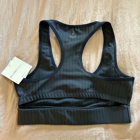 Beyond Yoga Women's Navy Blue Sports Bra - Picture 4 of 5